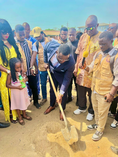 Turning the first shovel of earth for the new annex