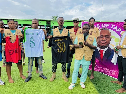 Team representatives receive sponsorship support